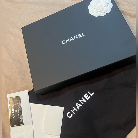 ❤️ CHANEL denim O case Clutch ❤️ - Picture 3 of 5